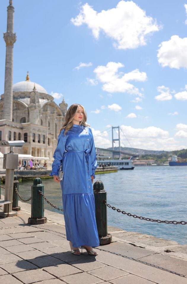 GOLD DÜĞMELİ JAKAR SATEN KUMAŞ ELBİSE MAVİ