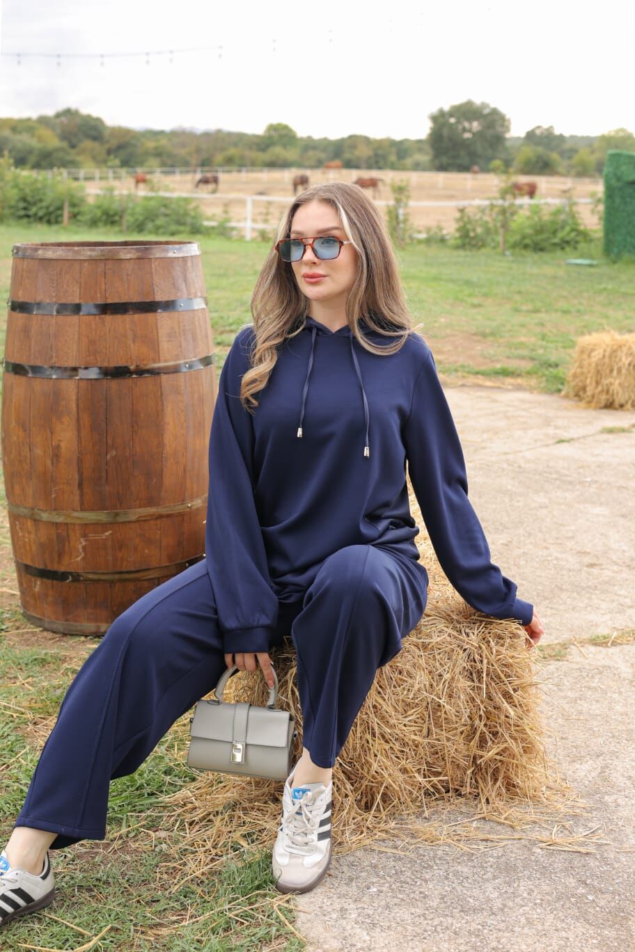 SATEN GARNİLİ TAKIM LACİVERT