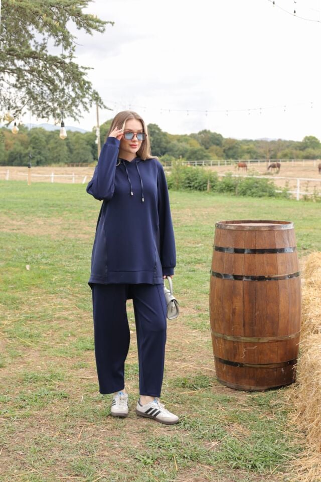 SATEN GARNİLİ TAKIM LACİVERT