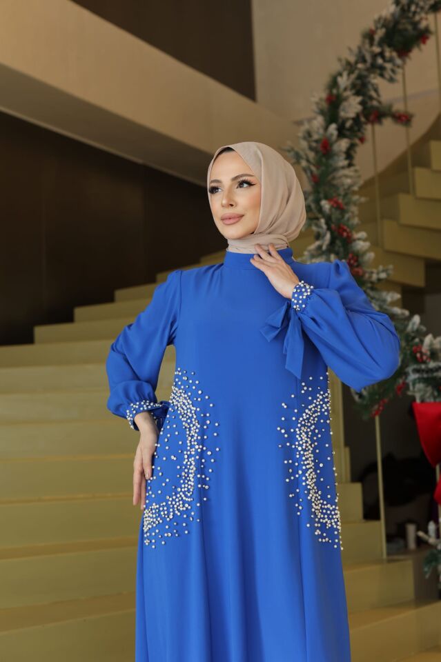 İNCİ VE TAŞ DETAYLI ELBİSE SAKS MAVİ-İNCİLAY